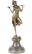 bronzov socha na mramorovom podstavci Revue Tanenica 45