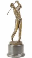 bronzov socha na podstavci Hr golfu 2